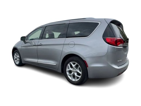 Thumbnail: 2019 Chrysler Pacifica - 4
