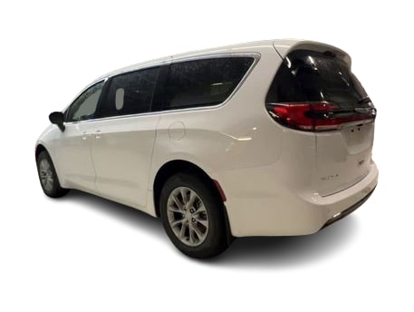 Thumbnail: 2026 Chrysler Pacifica - 4
