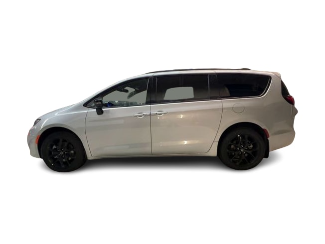 Thumbnail: 2026 Chrysler Pacifica - 3