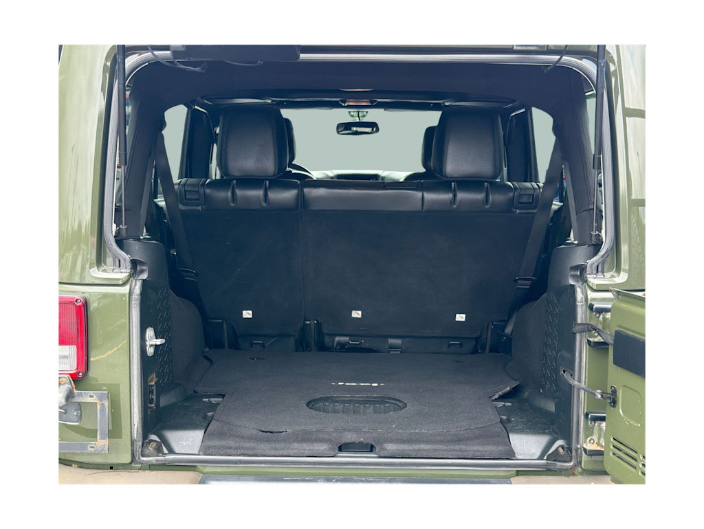 Thumbnail: 2016 Jeep Wrangler - 17
