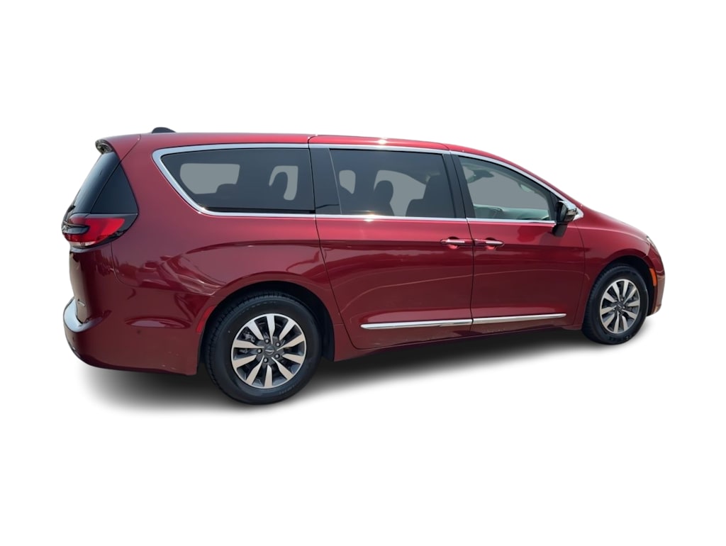 Thumbnail: 2023 Chrysler Pacifica - 21