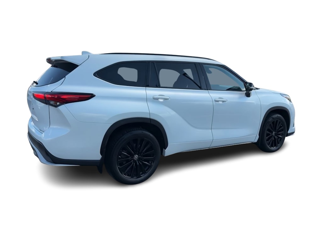 Thumbnail: 2023 Toyota Highlander - 23