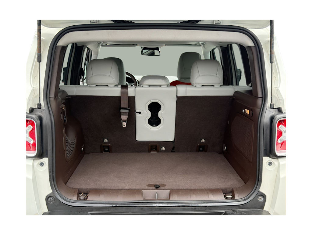 Thumbnail: 2016 Jeep Renegade - 17