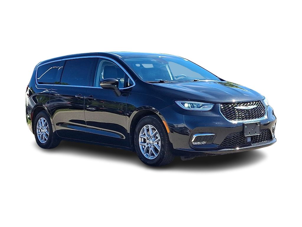 Thumbnail: 2023 Chrysler Pacifica - 17
