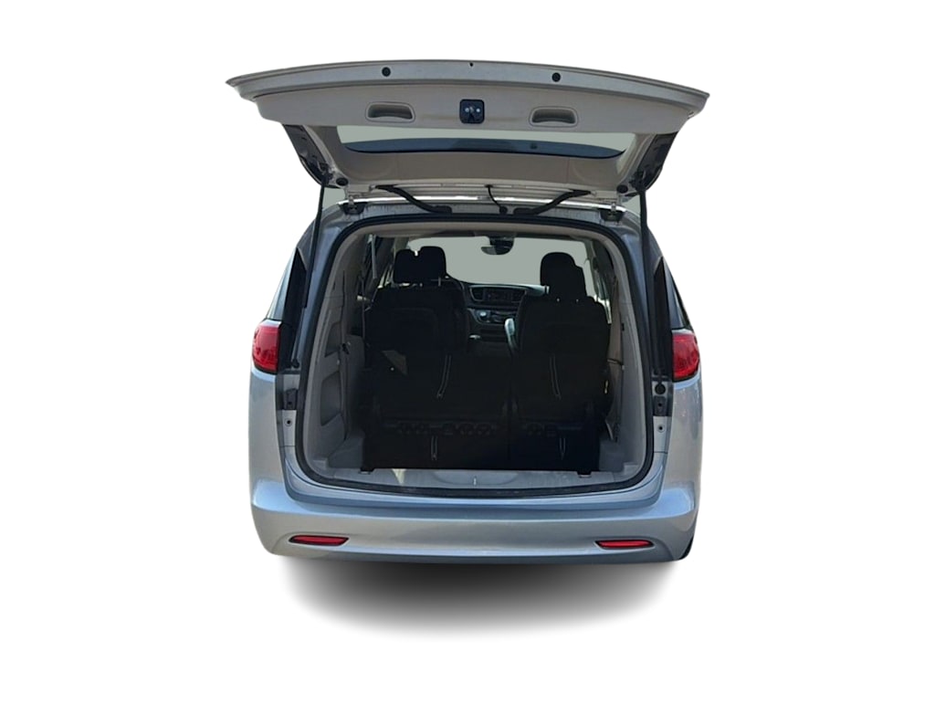Thumbnail: 2023 Chrysler Voyager - 11