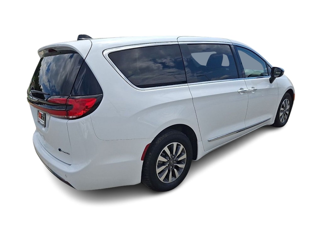 Thumbnail: 2023 Chrysler Pacifica - 15