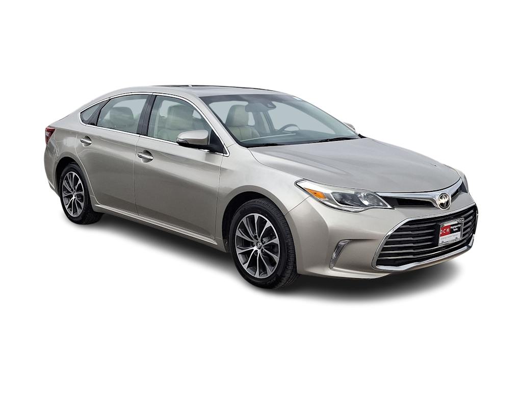 2018 Toyota Avalon XLE 17