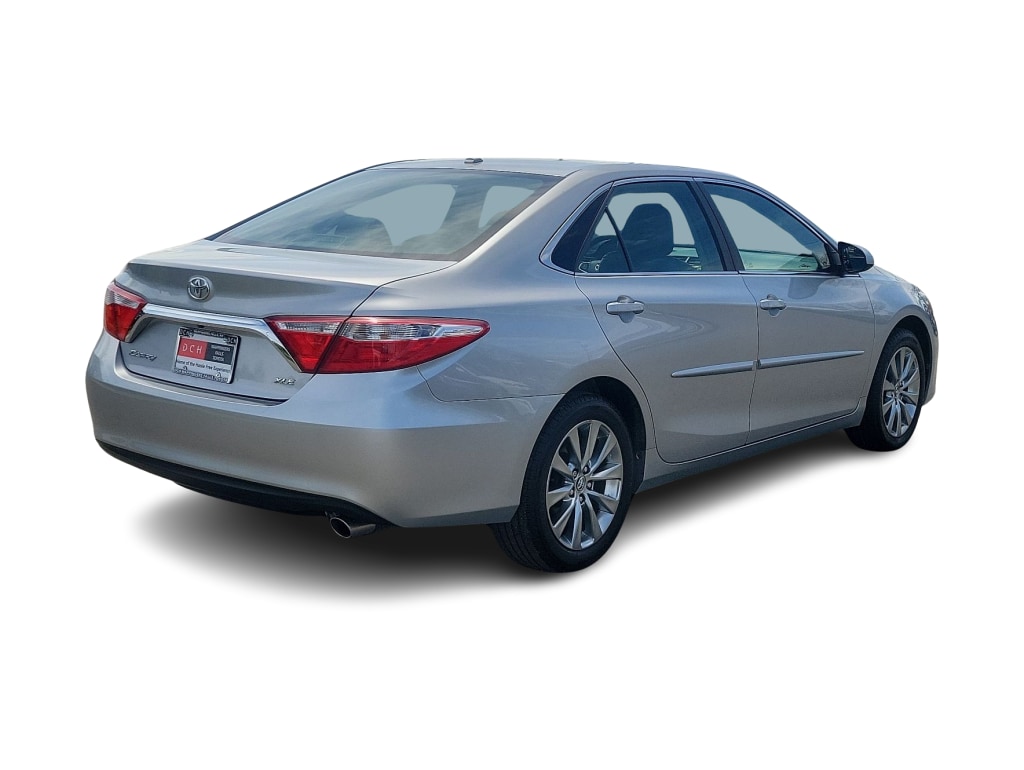 2016 Toyota Camry XLE 17