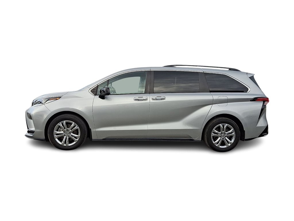 Thumbnail: 2023 Toyota Sienna - 3