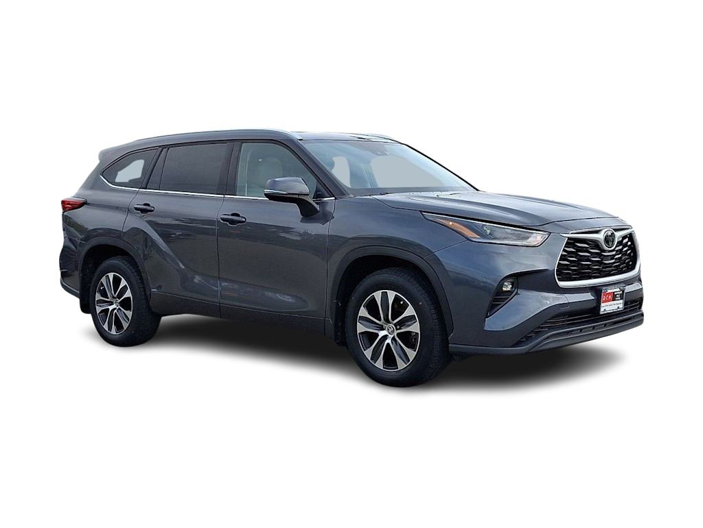 Thumbnail: 2021 Toyota Highlander - 17