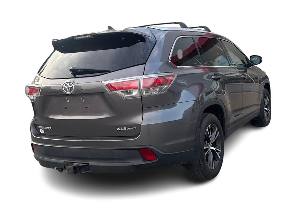 Thumbnail: 2016 Toyota Highlander - 16