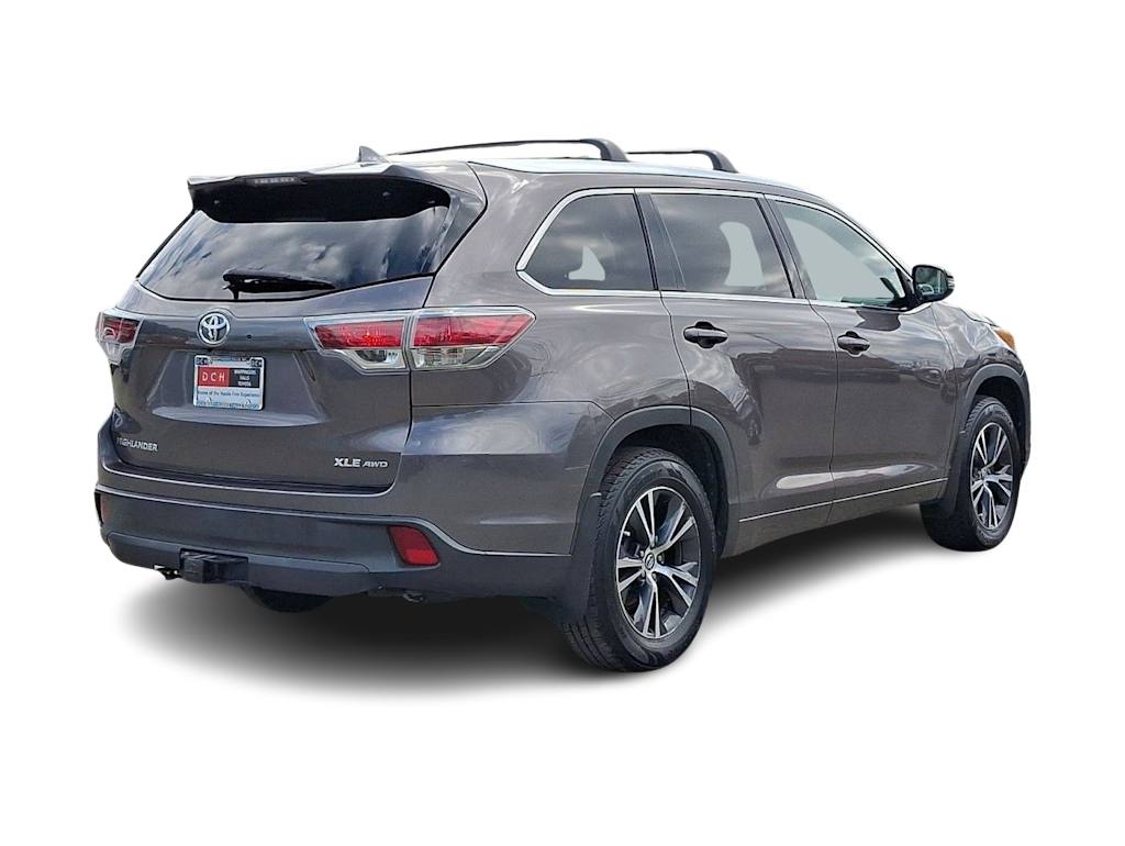 Thumbnail: 2016 Toyota Highlander - 18