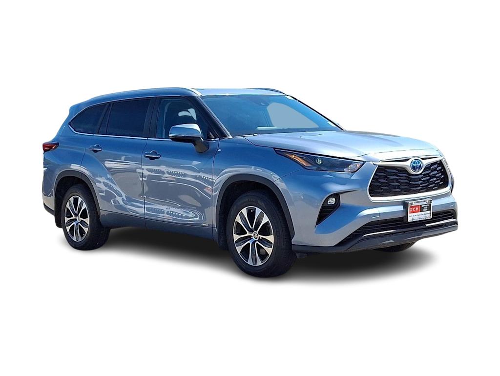 Thumbnail: 2023 Toyota Highlander - 16