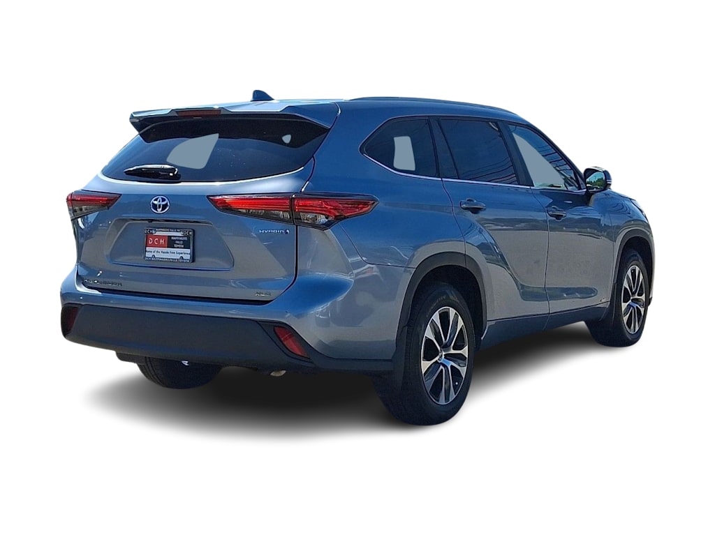 Thumbnail: 2023 Toyota Highlander - 17