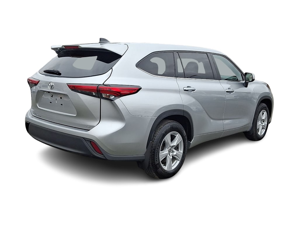 Thumbnail: 2023 Toyota Highlander - 17