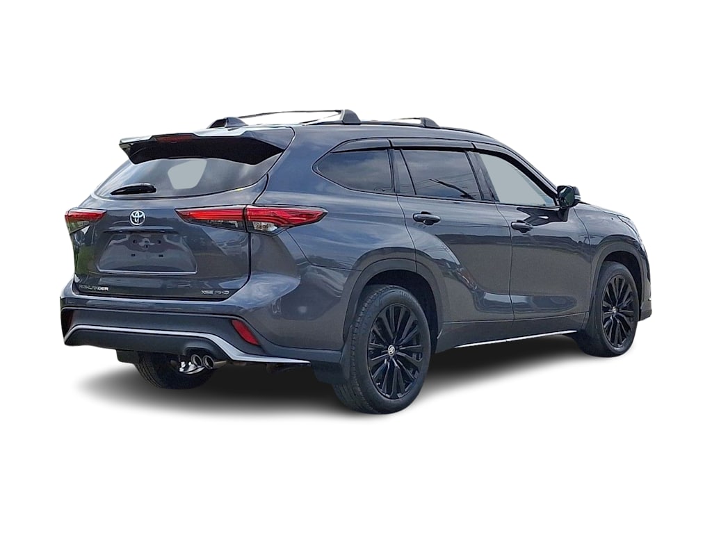 Thumbnail: 2023 Toyota Highlander - 18