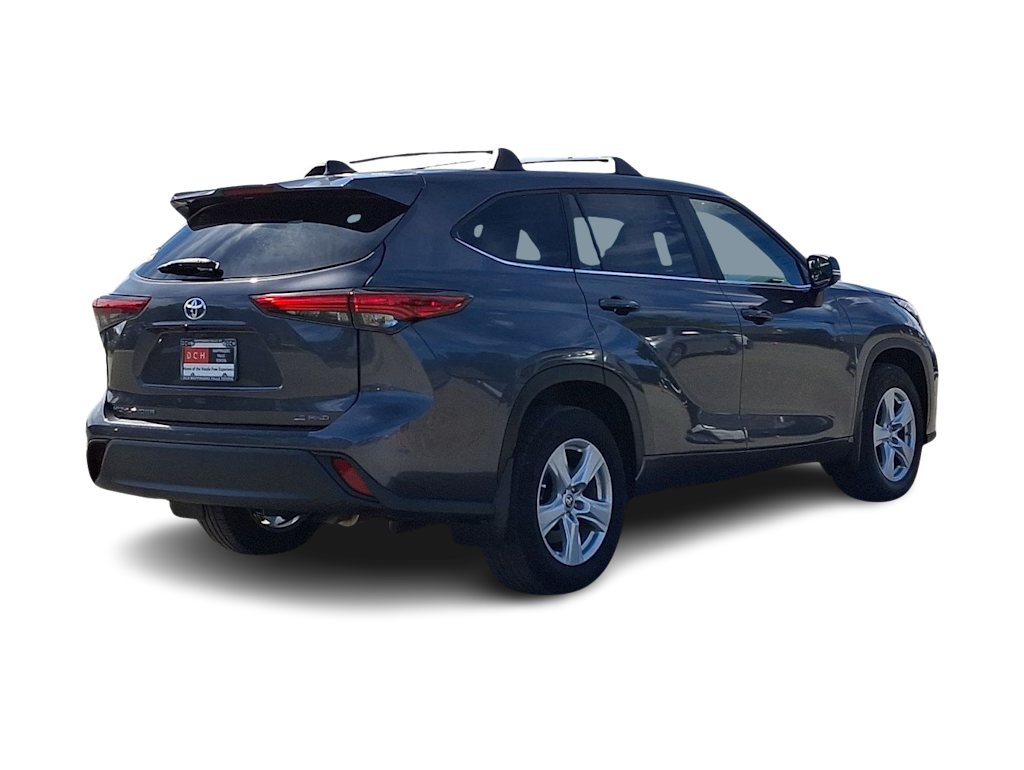 Thumbnail: 2023 Toyota Highlander - 18
