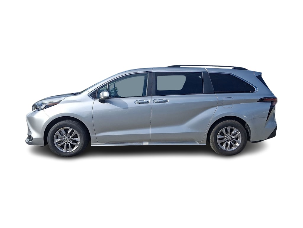 Thumbnail: 2025 Toyota Sienna - 3