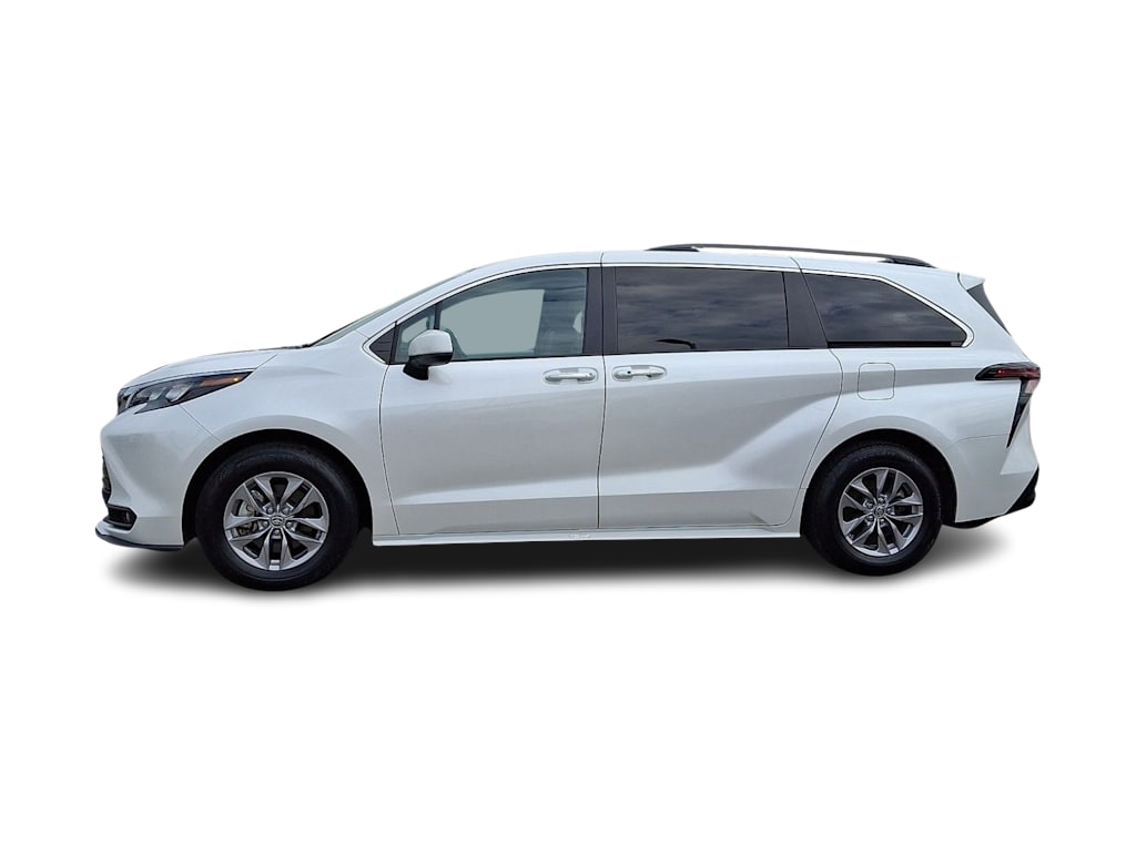 Thumbnail: 2025 Toyota Sienna - 3