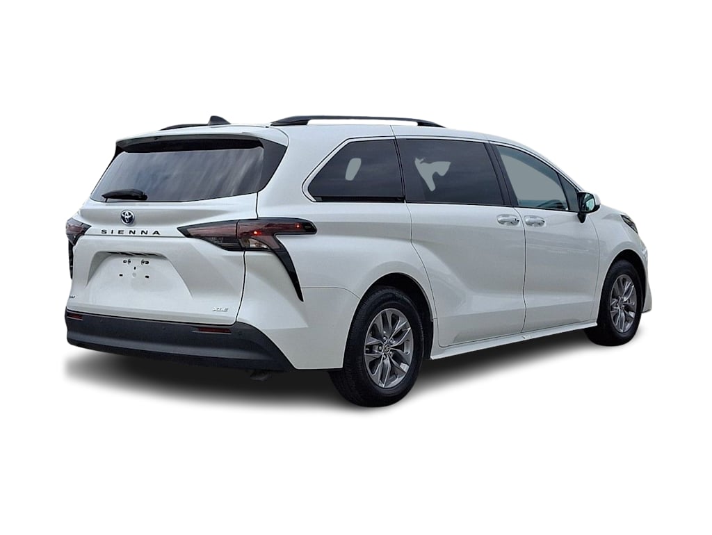 Thumbnail: 2025 Toyota Sienna - 18