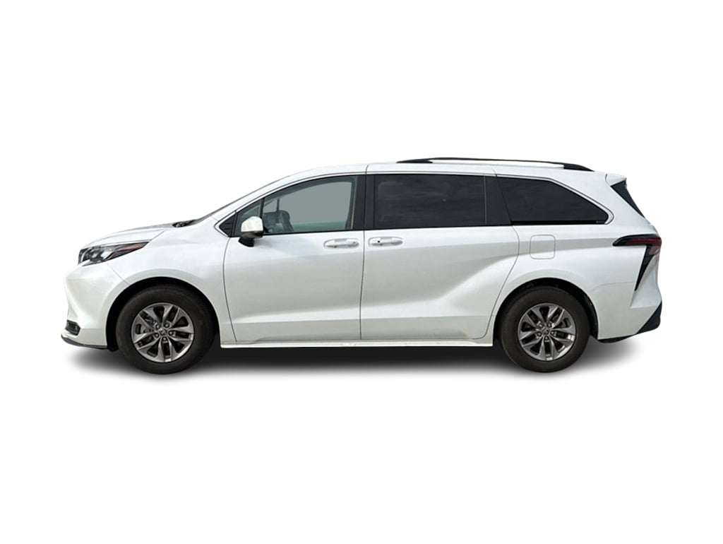 Thumbnail: 2026 Toyota Sienna - 3