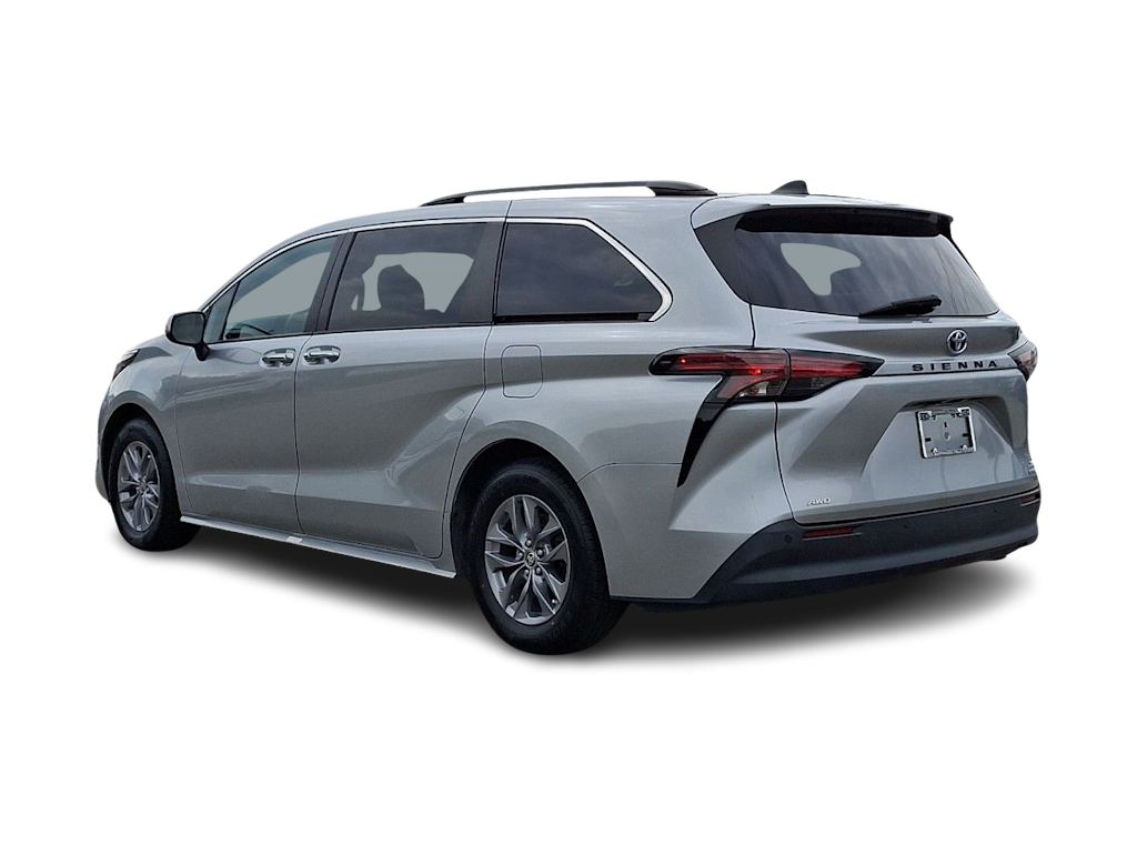 Thumbnail: 2022 Toyota Sienna - 4