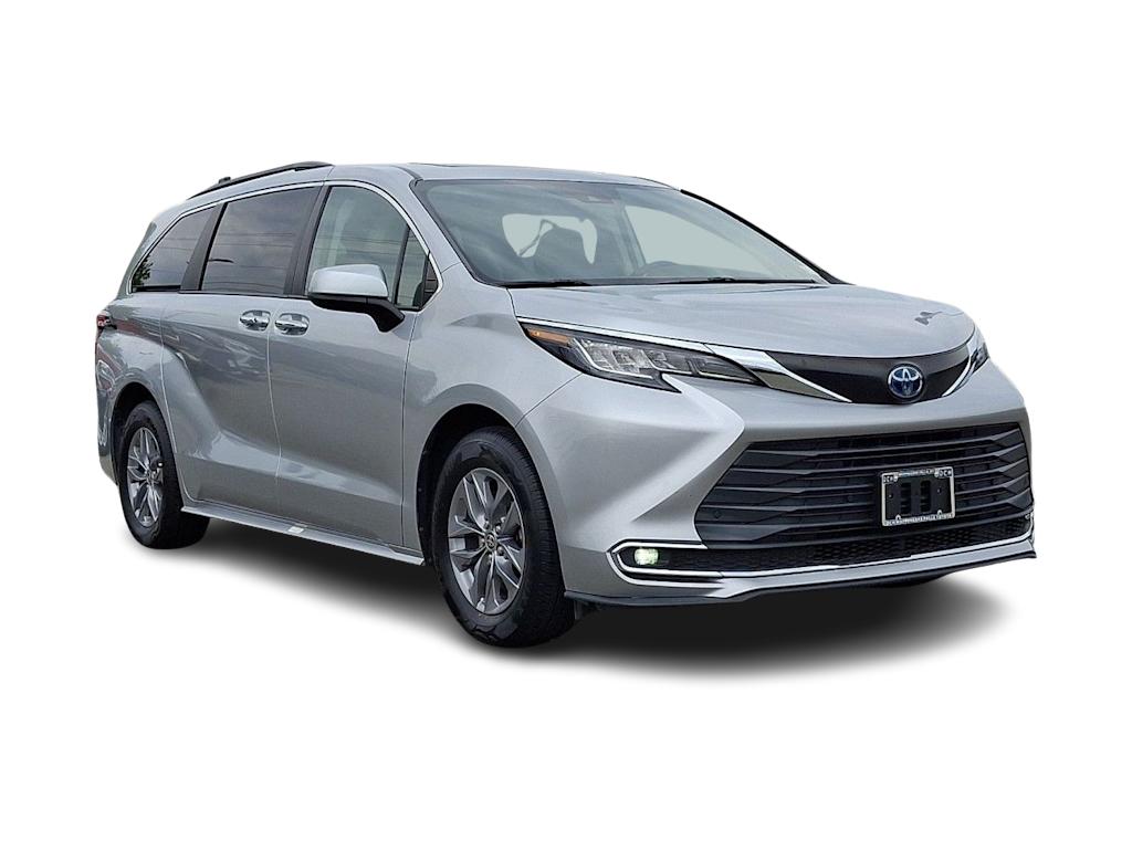 Thumbnail: 2022 Toyota Sienna - 17
