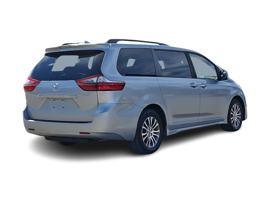 Thumbnail: 2020 Toyota Sienna - 18