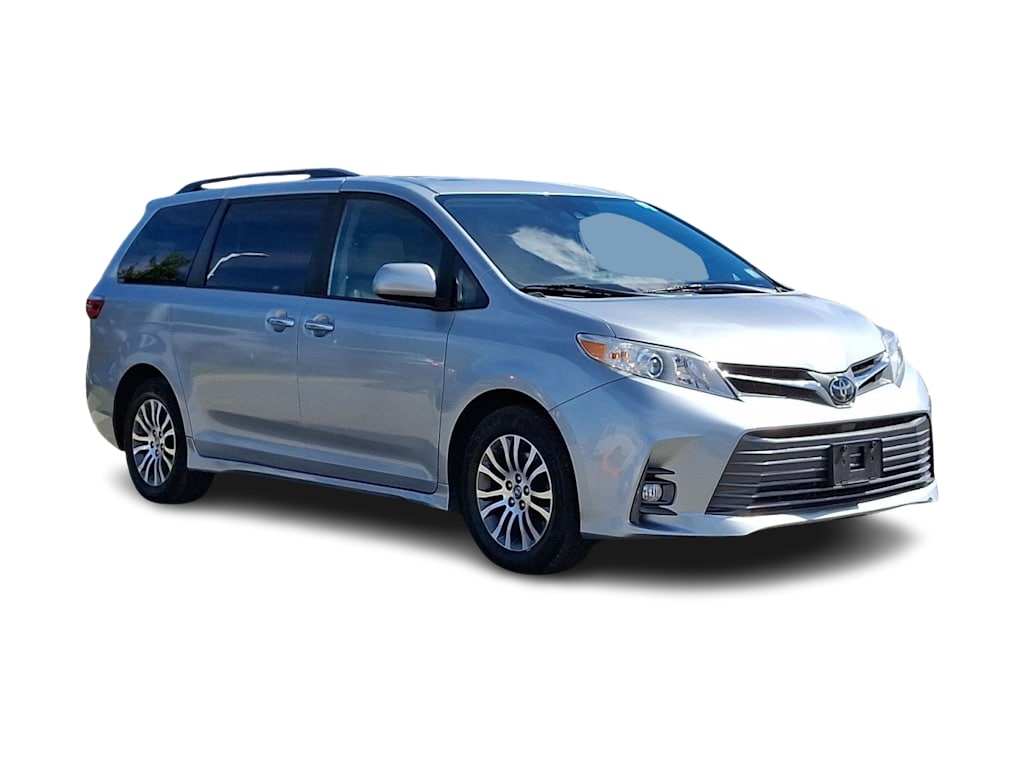 Thumbnail: 2020 Toyota Sienna - 17