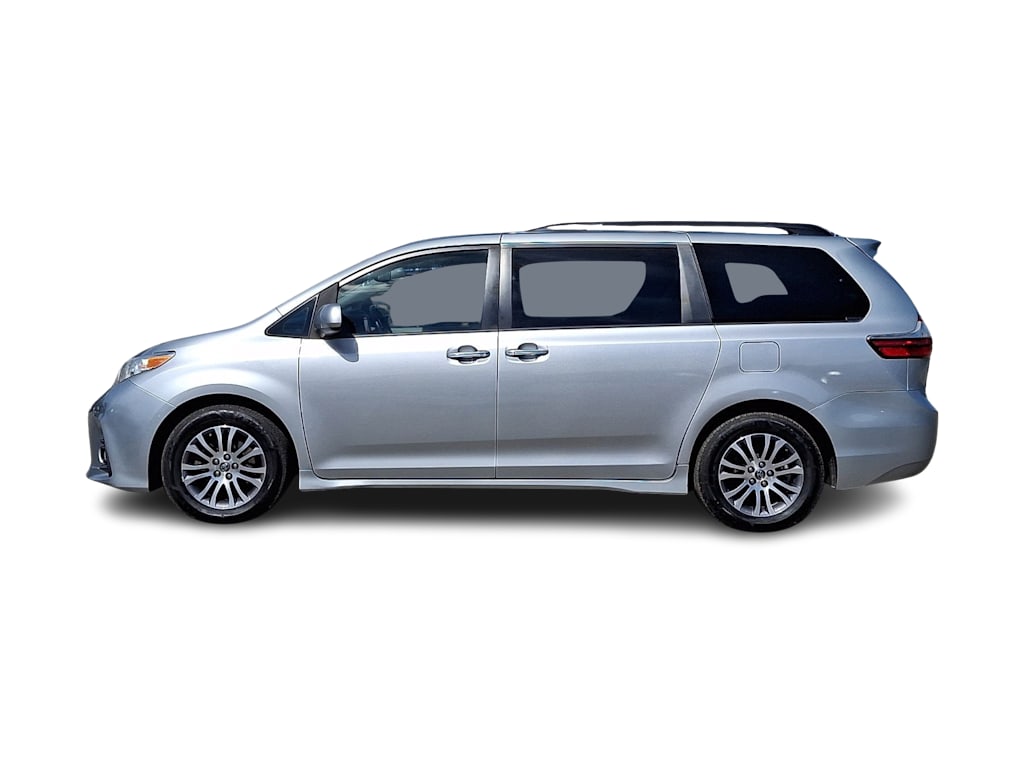 Thumbnail: 2020 Toyota Sienna - 3
