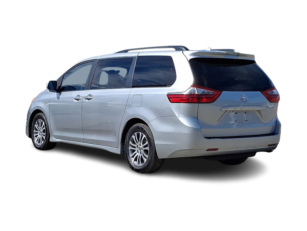 Thumbnail: 2020 Toyota Sienna - 4