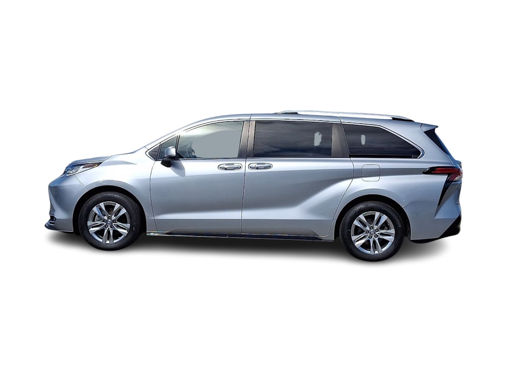 Thumbnail: 2022 Toyota Sienna - 3