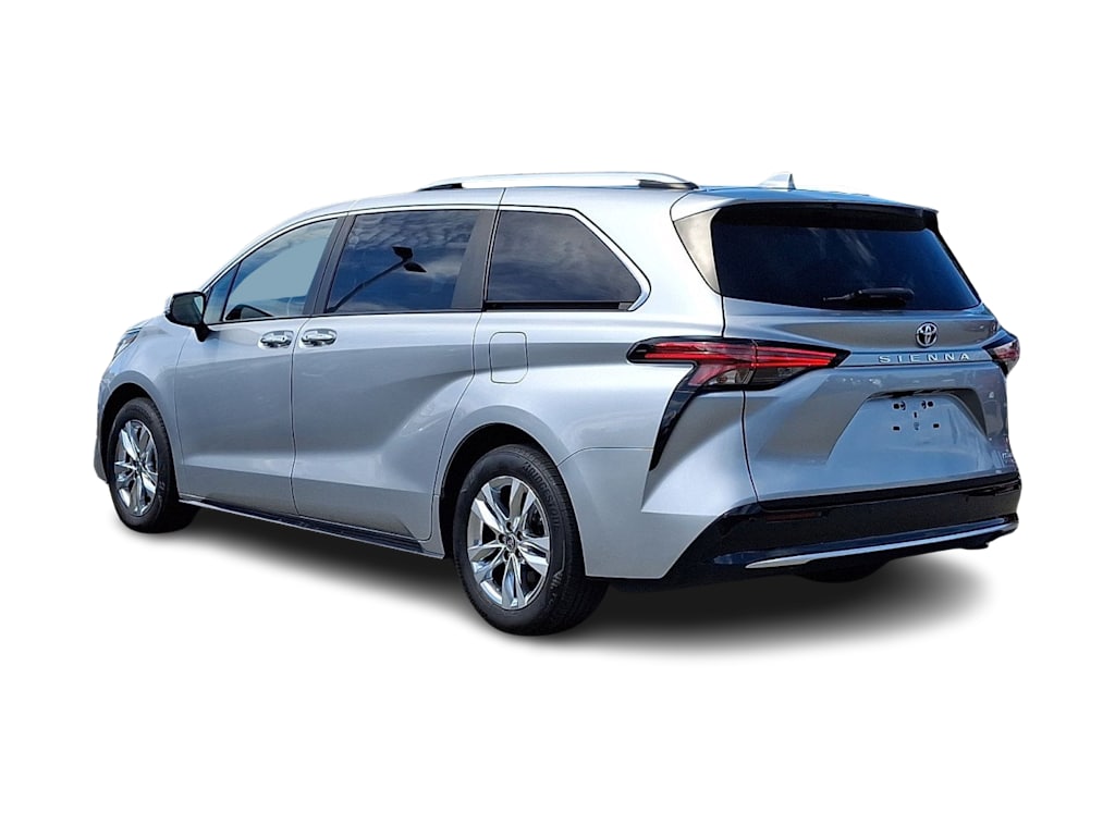 Thumbnail: 2022 Toyota Sienna - 4