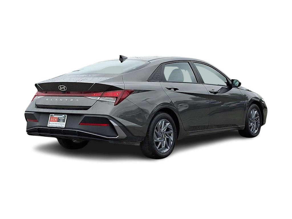 Thumbnail: 2024 Hyundai Elantra - 17