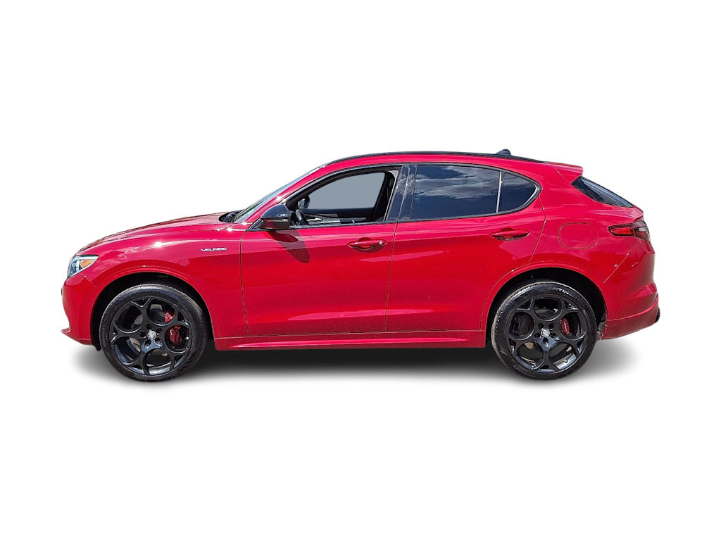 Thumbnail: 2022 Alfa Romeo Stelvio - 3