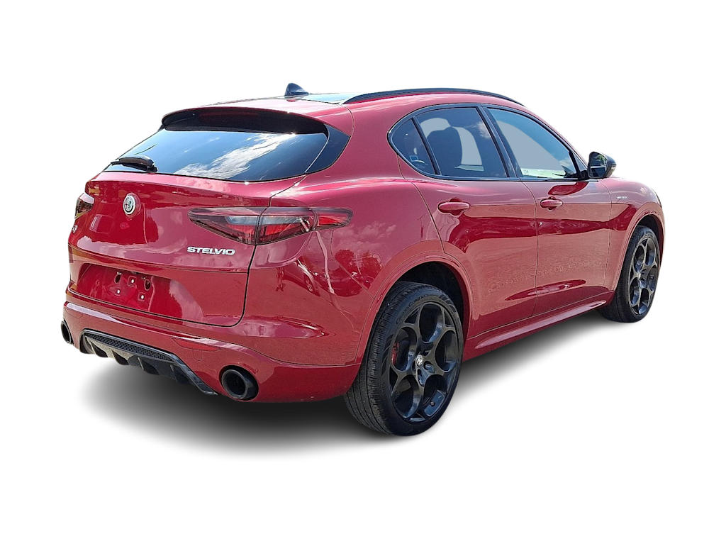 Thumbnail: 2022 Alfa Romeo Stelvio - 18