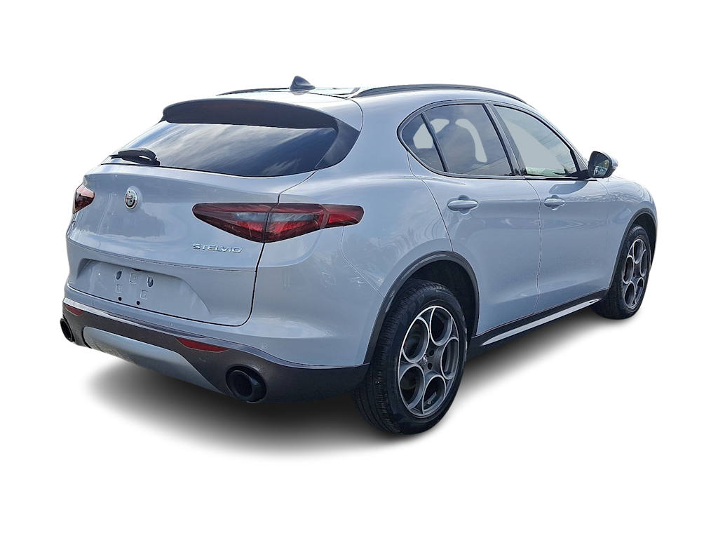 Thumbnail: 2023 Alfa Romeo Stelvio - 19