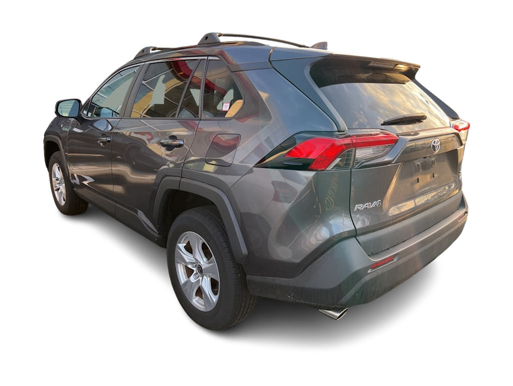 2021 Toyota RAV4 XLE 3