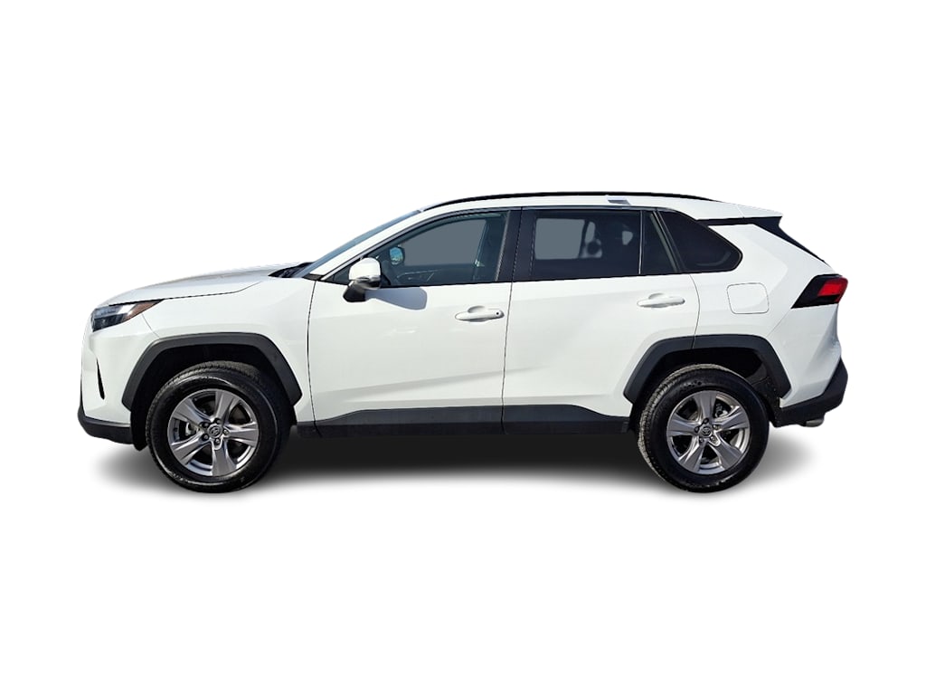 2022 Toyota RAV4 XLE 3