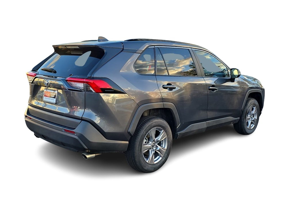 2022 Toyota RAV4 XLE 13