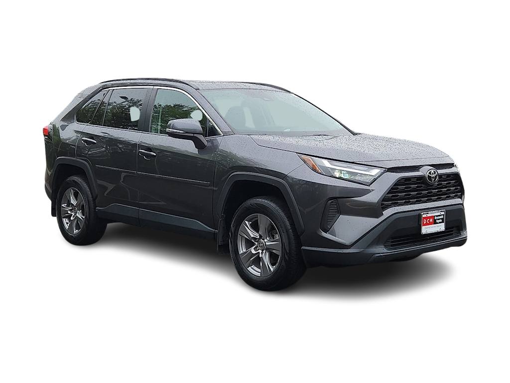2022 Toyota RAV4 XLE 17