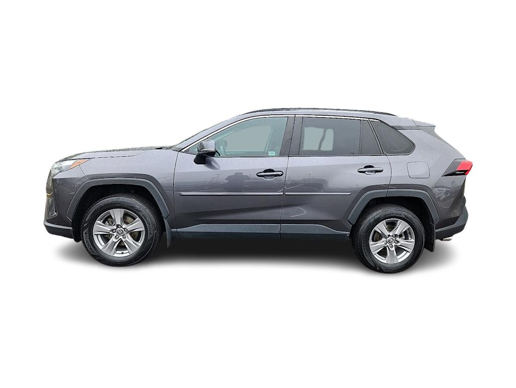 2022 Toyota RAV4 XLE 3