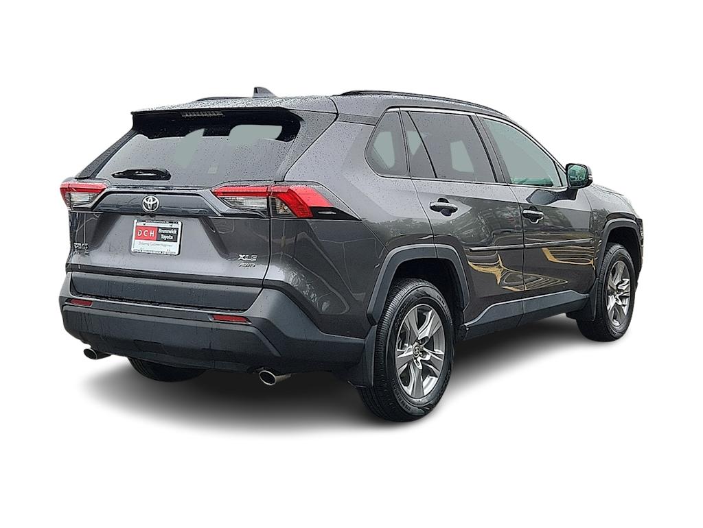 2022 Toyota RAV4 XLE 18