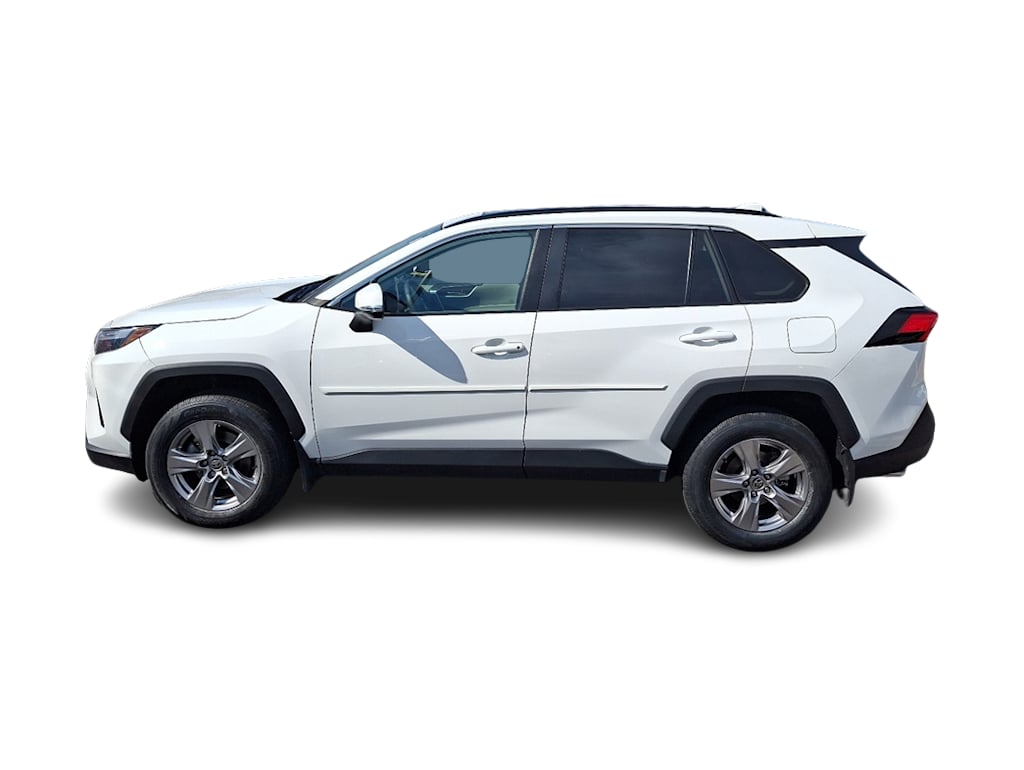 2023 Toyota RAV4 XLE 3