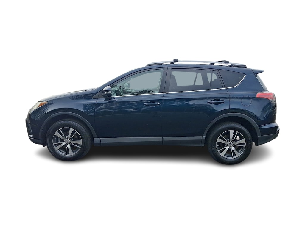 2017 Toyota RAV4 XLE 3