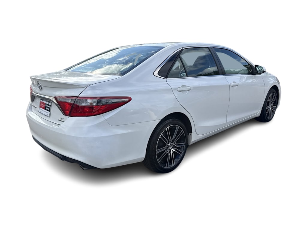 Thumbnail: 2016 Toyota Camry - 17