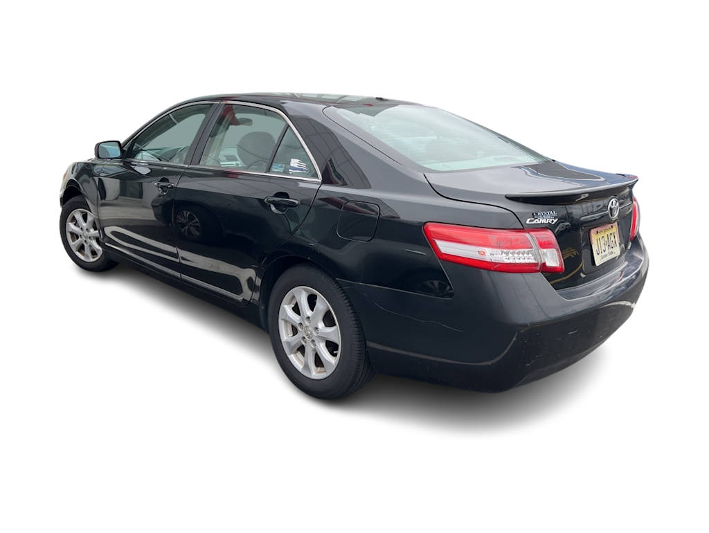 2011 Toyota Camry LE 3