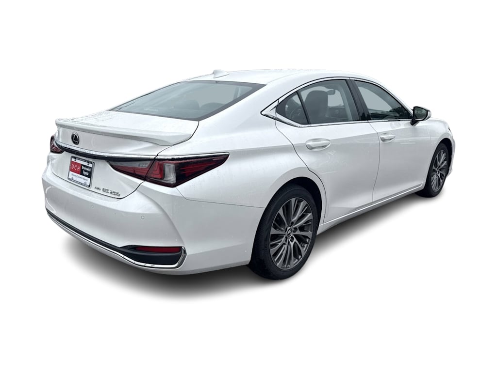 Thumbnail: 2021 Lexus ES - 16
