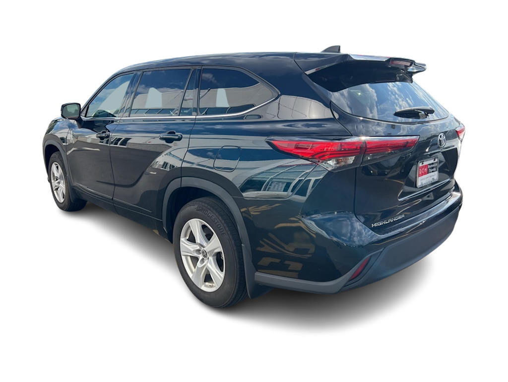 Thumbnail: 2022 Toyota Highlander - 3