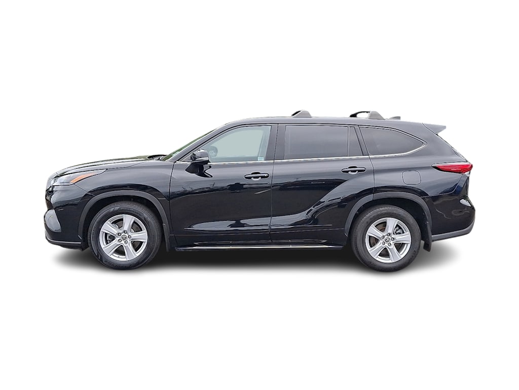 Thumbnail: 2022 Toyota Highlander - 3